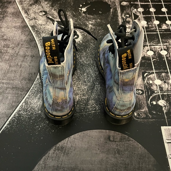 NEW Dr. Martens Boots - Picture 15 of 15